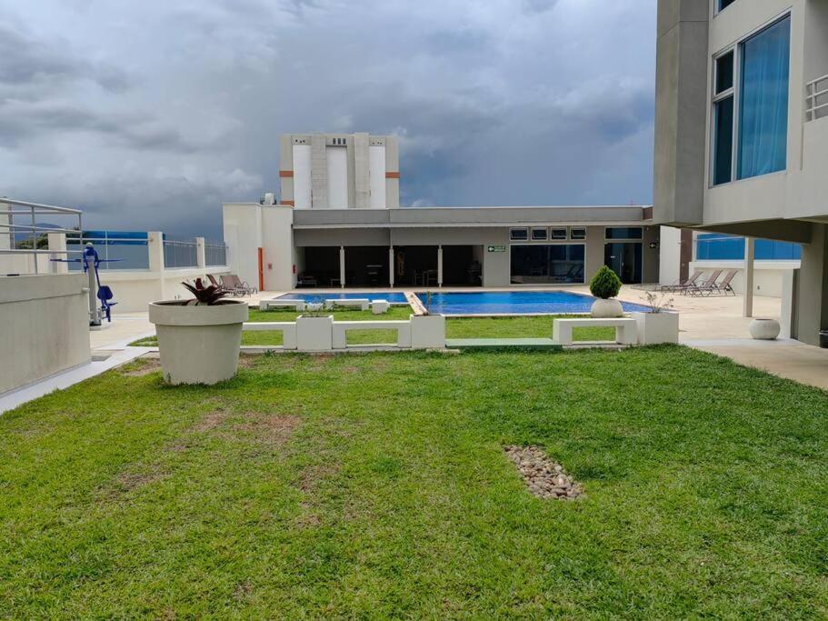 1102 Torre Los Yoses Hermoso Apartamento En Barrio Escalante Sin Parqueo San José Eksteriør billede