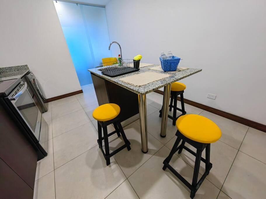 1102 Torre Los Yoses Hermoso Apartamento En Barrio Escalante Sin Parqueo San José Eksteriør billede